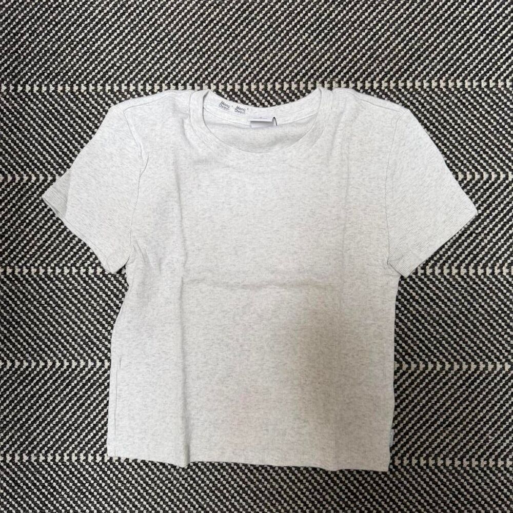 Aritzia Women's Grey T-shirt